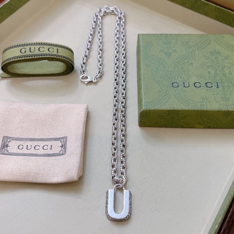G*u*i necklaces